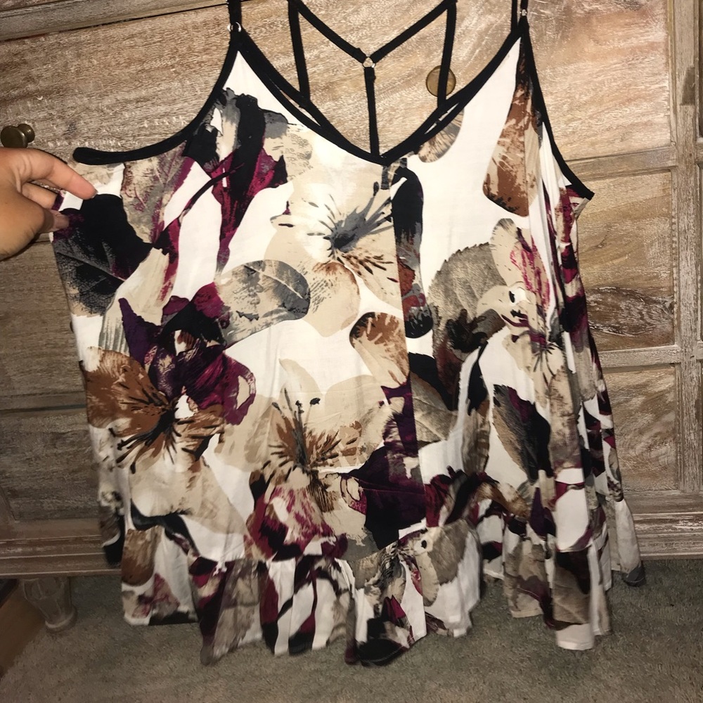 Boutique Floral Tank - Picture 3 of 3